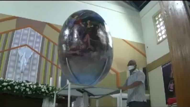 Unik, Telur Paskah Setinggi 1,7 Meter Hiasi Gereja di Kompleks Akmil Magelang