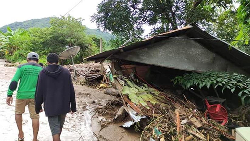 84 Orang Meninggal akibat Banjir Bandang di NTT  - Bagian 3