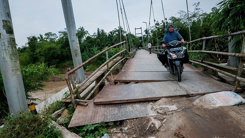 Jembatan Penghubung Antardesa di Lebak Rusak - Bagian 2