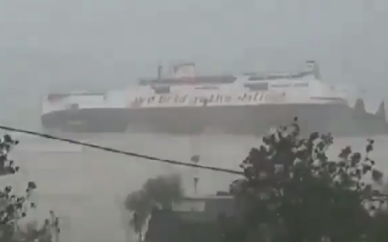 Cuaca Ekstrem di NTT, Kapal Feri Tenggelam di Pelabuhan Bolok