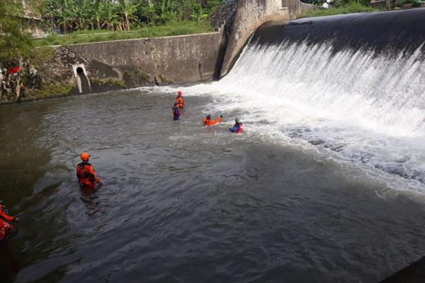  Tim SAR Terus Cari Pencari Ikan yang Hanyut di Dam Mrican 