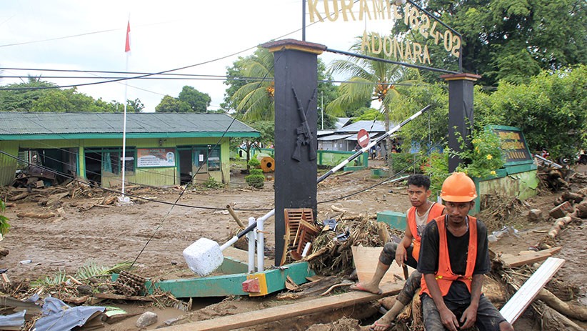 Kondisi Terkini di Flores Timur, Warga Mencari Sisa Barang yang Diterjang Banjir - Bagian 2