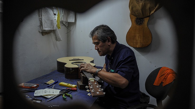 Gitar Akustik Buatan Bandung Tembus Pasar Ekspor hingga Amerika - Bagian 3