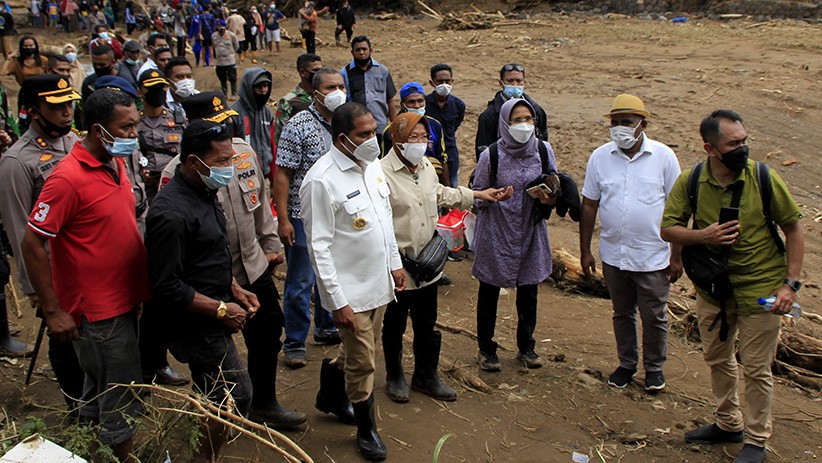 Mensos Tri Rismaharini Terjun Langsung Cek Lokasi Banjir Bandang NTT - Bagian 2
