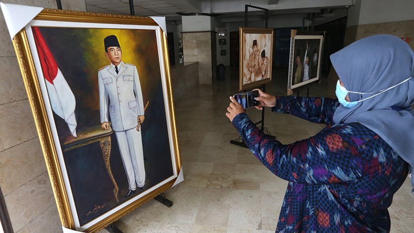 Melihat Lukisan Bung Karno dan Marhaen di Untag Surabaya - Bagian 4