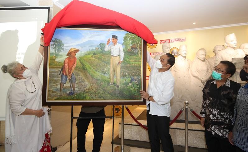 title Lukisan Pertemuan Bung Karno dengan Marhaen, Eri: Pemikiran Beliau Harus Dibumikan Lukisan Pertemuan Bung Karno dengan Marhaen, Eri: Pemikiran Beliau Harus Dibumikan