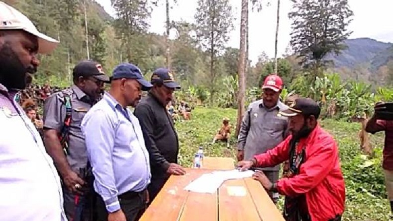 Cerita Bupati Kaget Lihat KKB Ikut Kawal Perdamaian Perang Saudara di Puncak Papua