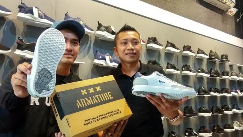 2 Brand Lokal Soloraya Berkolaborasi Luncurkan Sepatu Limited Edition