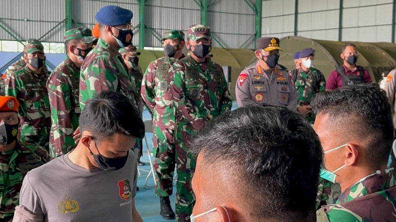 Tinjau Serbuan Vaksin di Natuna, Panglima TNI Tegaskan Lagi Prokes Senjata Utama Lawan Covid-19