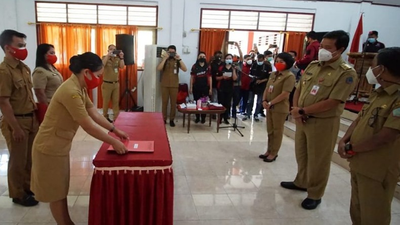 Serahkan SK CPNS Guru, Wagub Sulut Harap Ciptakan Pemimpin Hebat di Sangihe