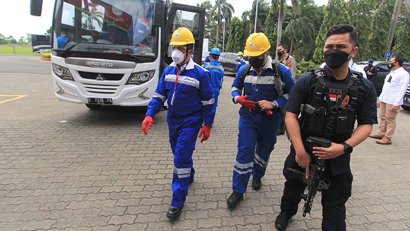 Datangi Pertamina Balongan, Kabareskrim Selidiki Kebakaran Tangki Minyak - Bagian 1