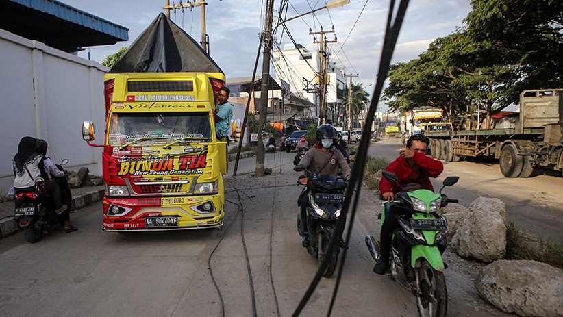 Awas, Tiang dan Kabel di Tengah Jalan Raya Perancis Membahayakan Pengendara - Bagian 2