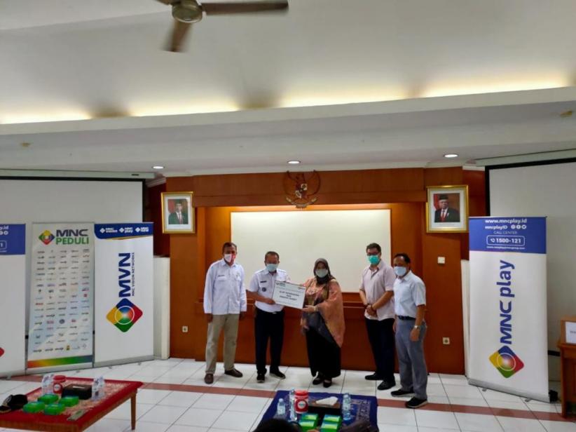 MNC Play Berikan Bantuan Perahu Karet dan Alat Kesehatan ...