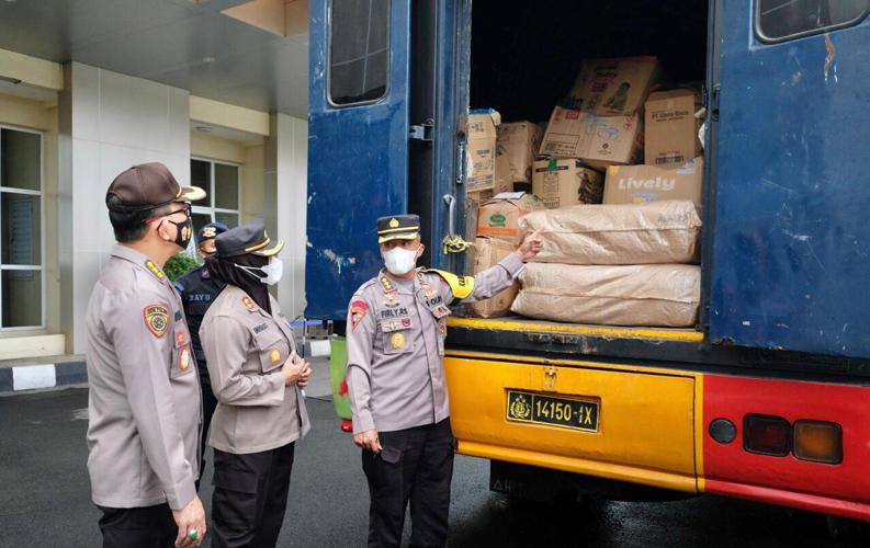 title Polda Jateng Terjunkan Belasan Personel dan Kirim Bantuan Kemanusiaan ke NTT Polda Jateng Terjunkan Belasan Personel dan Kirim Bantuan Kemanusiaan ke NTT
