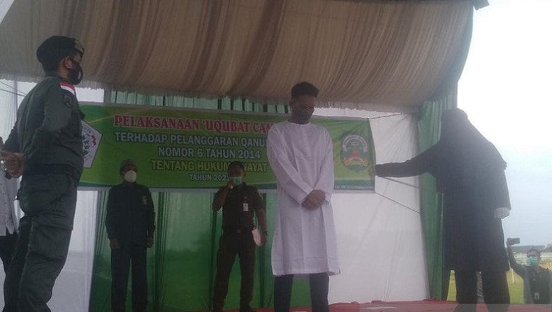 Terbukti Zina, 3 Pelanggar Syariat Islam di Aceh Dijatuhi Hukuman 100 Kali Cambuk