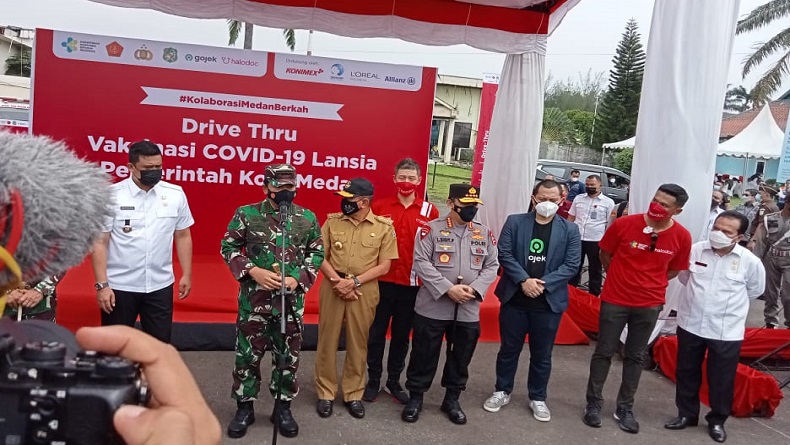 Panglima TNI dan Kapolri Berharap Proses Vaksinasi Drive Thru di Medan Berjalan Lancar