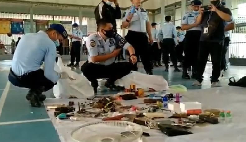 Lapas Pontianak Digeledah, Puluhan Barang Terlarang Ditemukan di Sel Napi