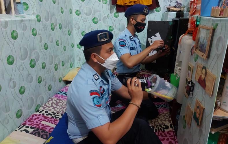 title Kamar Mendadak Digeledah, Begini Reaksi Warga Binaan Rutan Salatiga Kamar Mendadak Digeledah, Begini Reaksi Warga Binaan Rutan Salatiga