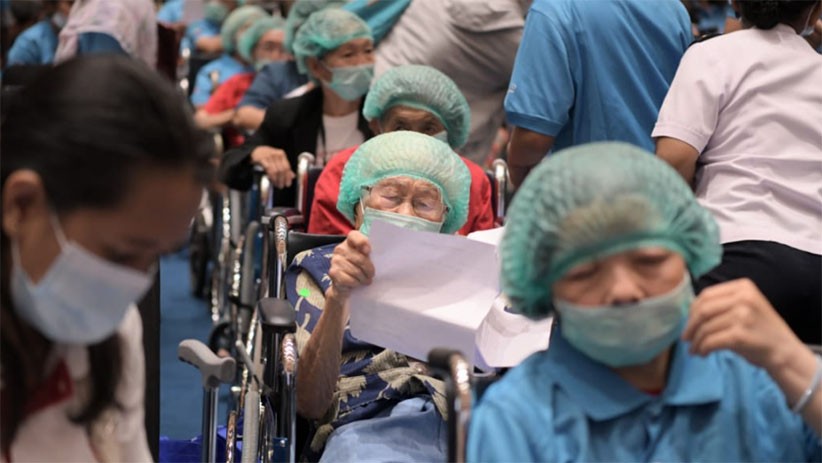 Erick Thohir bersama Ridwan Kamil Tinjau Sentra Vaksinasi Kementerian BUMN - Bagian 4