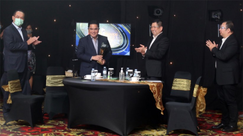 Menteri BUMN Erick Thohir Terima Penghargaan iNews Maker Awards 2021 - Bagian 1