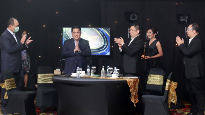 Menteri BUMN Erick Thohir Terima Penghargaan iNews Maker Awards 2021 - Bagian 2