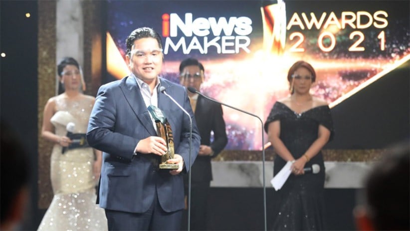Menteri BUMN Erick Thohir Terima Penghargaan iNews Maker Awards 2021 - Bagian 3