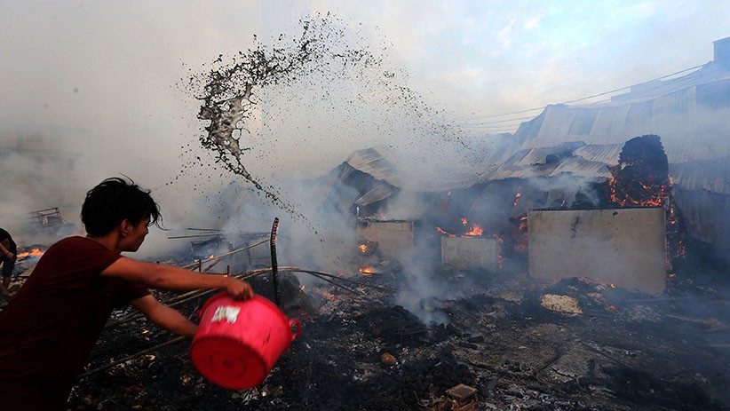 Perjuangan Warga Padamkan Kobaran Api yang Hanguskan Pasar Inpres Kebon Melati - Bagian 3