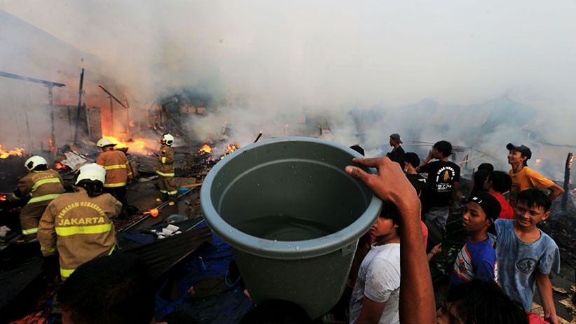Perjuangan Warga Padamkan Kobaran Api yang Hanguskan Pasar Inpres Kebon Melati - Bagian 4