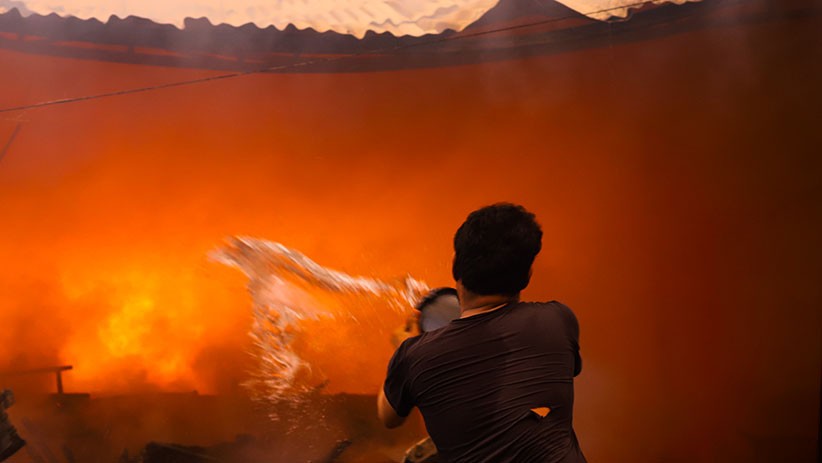 Kebakaran Permukiman Warga di Tanah Abang, Asap Hitam Membubung Tinggi - Bagian 4