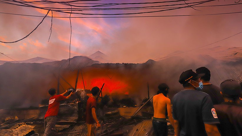 Kebakaran Permukiman Warga di Tanah Abang, Asap Hitam Membubung Tinggi - Bagian 7