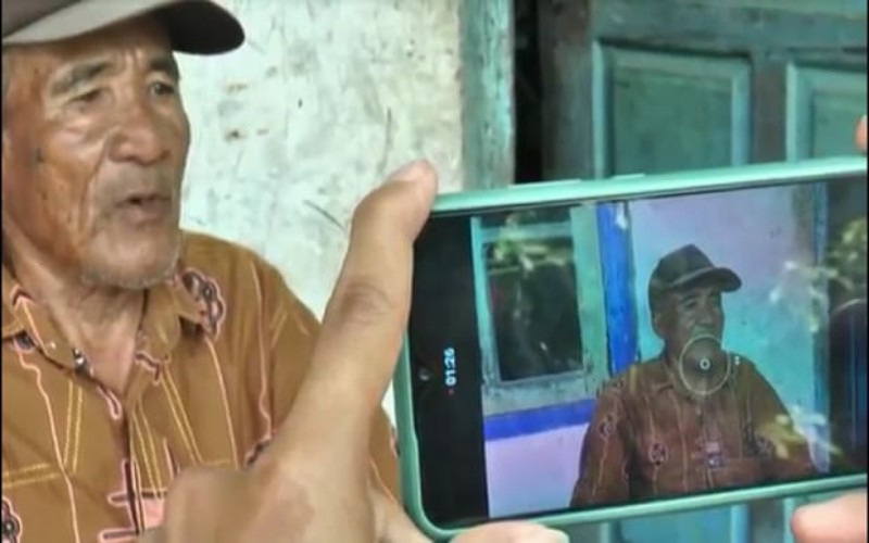 Lambaikan Tangan, Pemuda di Palembang Larikan Motor Kakek Penjual Es Krim