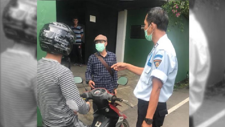 Duh, Pengungsi Luar Negeri Naik Motor Tak Punya SIM Terjaring Razia di Makassar
