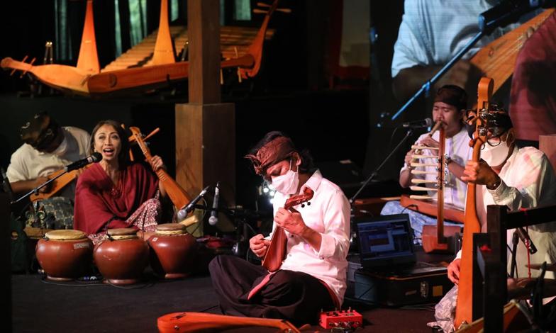 Kolaborasi Trie Utami, Dewa Budjana, Purwatjaraka Gairahkan Sound of Borobudur 