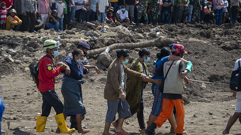 Ribuan Warga Sambut Presiden Jokowi di Ile Boleng, Banyak Ibu-Ibu Pingsan - Bagian 3