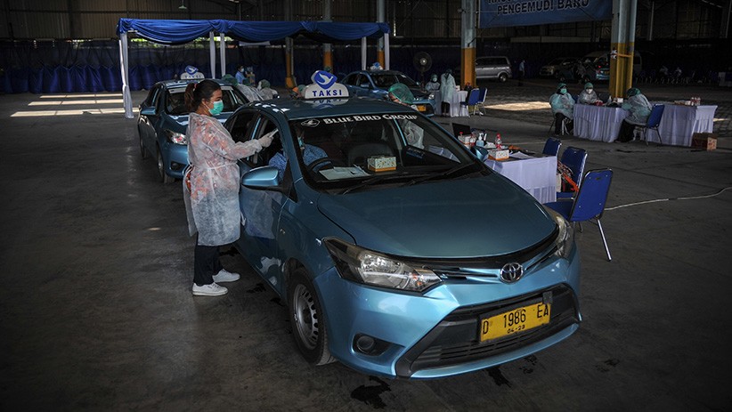 Ekspresi Sopir Taksi Disuntik Vaksin Covid-19 - Bagian 3