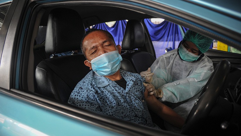 Ekspresi Sopir Taksi Disuntik Vaksin Covid-19 - Bagian 1