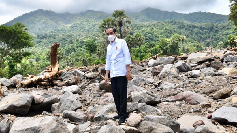 Presiden Jokowi Kunjungi Lokasi Bencana di Desa Amakaka NTT - Bagian 2