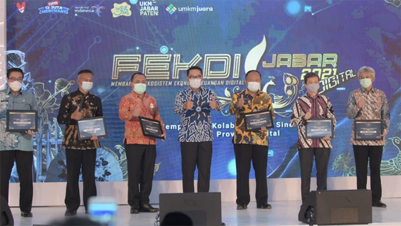 Pemprov Jabar Deklarasi Pembentukan Tim Percepatan dan Perluasan Digitalisasi Daerah  - Bagian 2