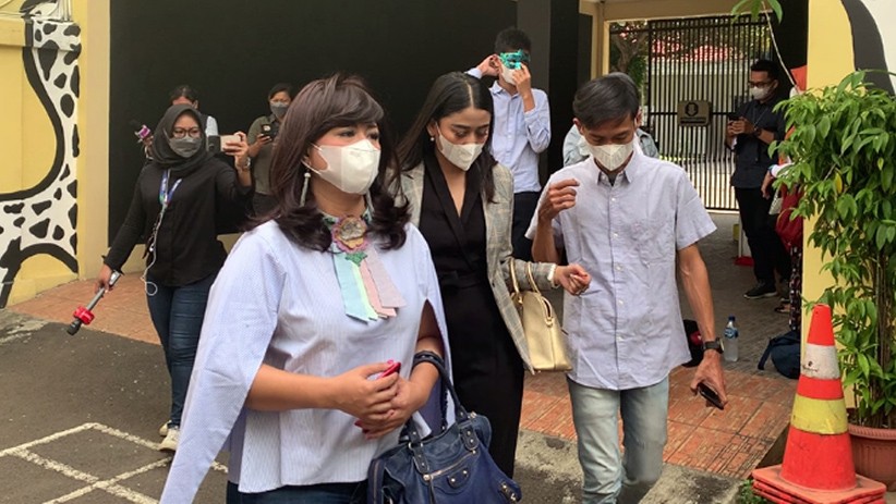 Yuyun Sukawati Laporkan Kasus KDRT ke Komnas Perlindungan Perempuan - Bagian 3