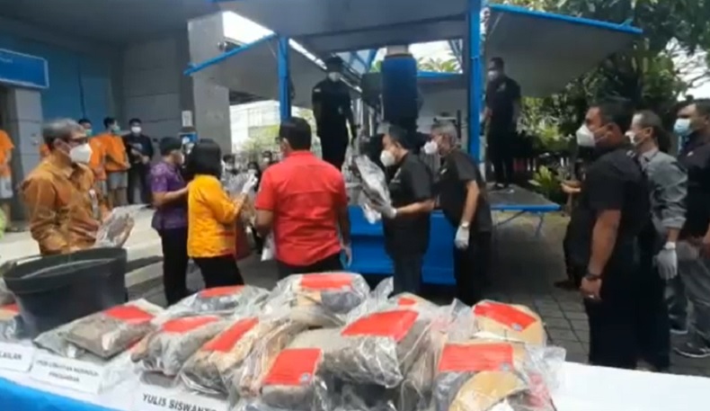BNN Bali Musnahkan 28 Kg Ganja Milik  Empat Jaringan Antarprovinsi