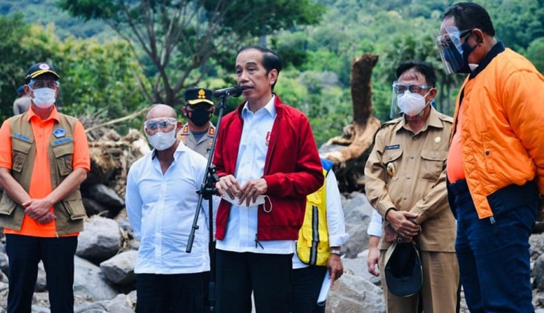 Datangi Lembata, Jokowi Minta Kebutuhan Pengungsi Di NTT Tercukupi