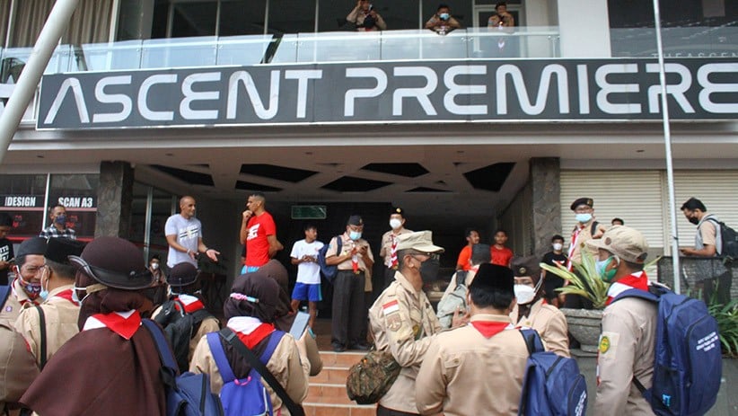 Gempa Bumi Malang, Warga Panik Berhamburan ke Jalan - Bagian 1