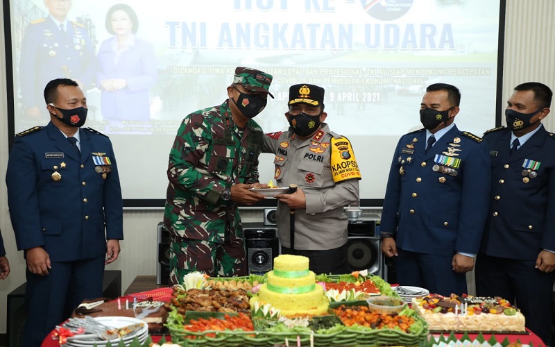 Kapolda Sumut Beri Kejutan ke Pangkosek Hanudnas III di HUT Ke-75 TNI AU