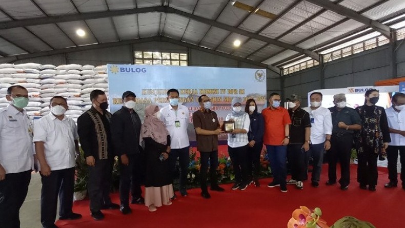 Tinjau Bulog SulutGo, Komisi IV DPR Pastikan Stok Beras Aman jelang Puasa 