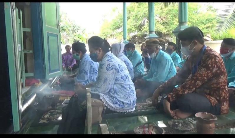 Tradisi Sadranan, Gusti Moeng dan Kerabat Keraton Solo Ziarah di Makam Ki Ageng Selo