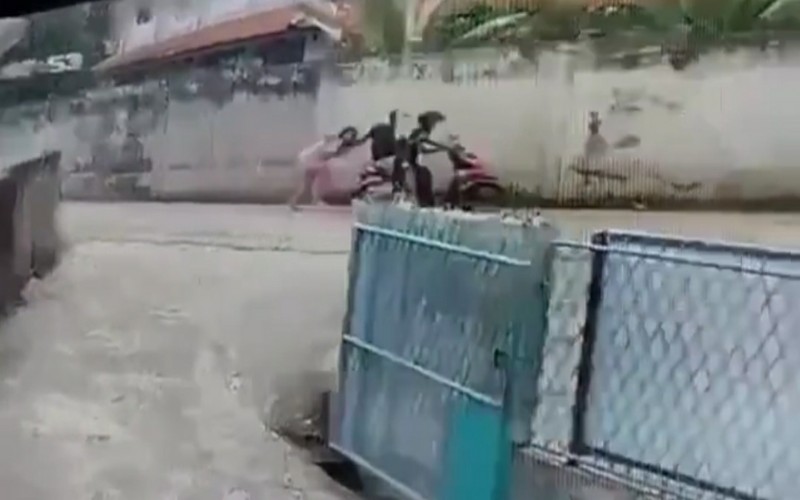 Viral Perempuan Diseret dan Diinjak Penjambret di Palembang 