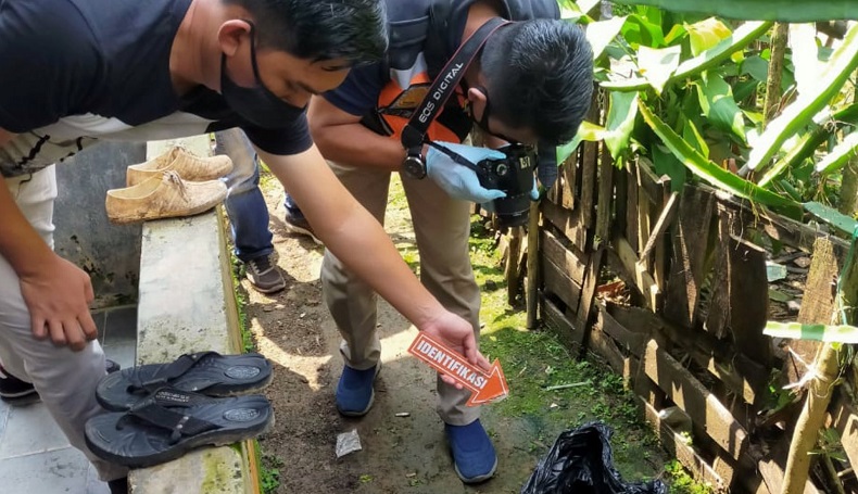 Warga Tasikmalaya Heboh, Jasad Bayi Tanpa Kaki Ditemukan Sedang Digigit Anjing