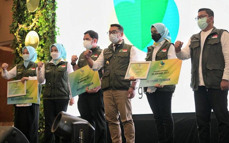 Gubernur Ridwan Kamil Hadiri Jabar Bergerak Award 2021  - Bagian 4