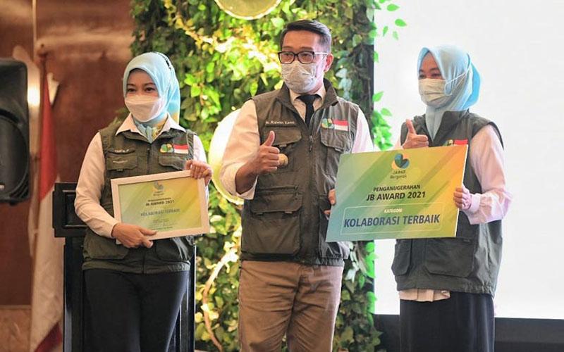Gubernur Ridwan Kamil Hadiri Jabar Bergerak Award 2021  - Bagian 5