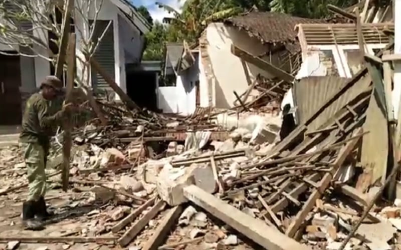 title Gempa Susulan, Gereja dan Rumah Warga di Lumajang Roboh Gempa Susulan, Gereja dan Rumah Warga di Lumajang Roboh